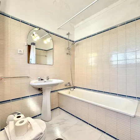 Vintage 2 With Pool By Homing Appartement